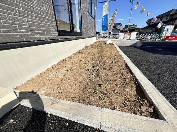 お庭スペースです。趣味やご家族団らんを楽しめそうですね。