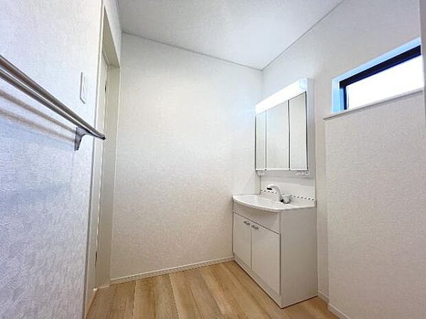 快適で清潔感がある脱衣スペースです。