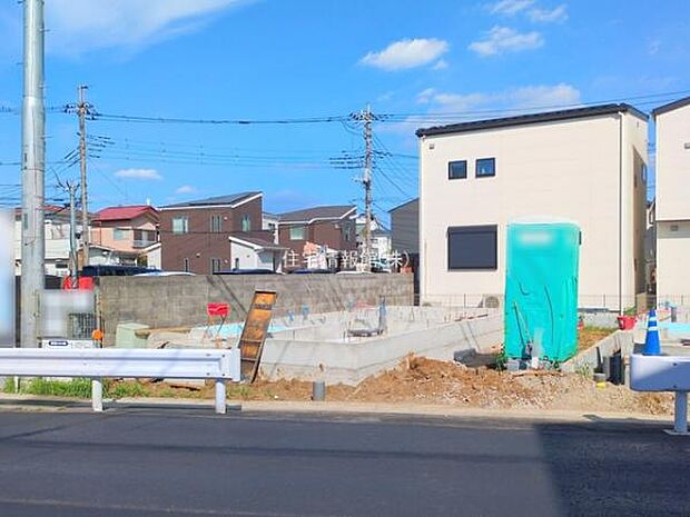 前面道路を含めた現地写真です。