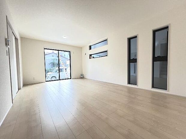 家族とゆったり時間を過ごせるリビングダイニング。