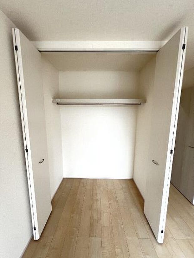 中の物を確認しやすく、取り出しやすい収納スペース。お部屋を広々とお使いいただけます。