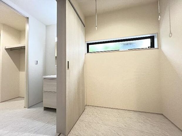 快適で清潔感がある脱衣スペースです。