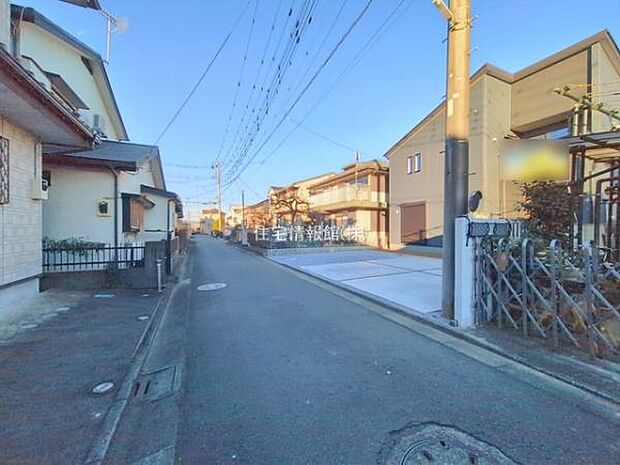 前面道路を含めた現地写真です。