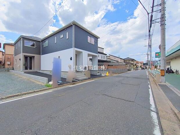 前面道路を含めた現地写真です。