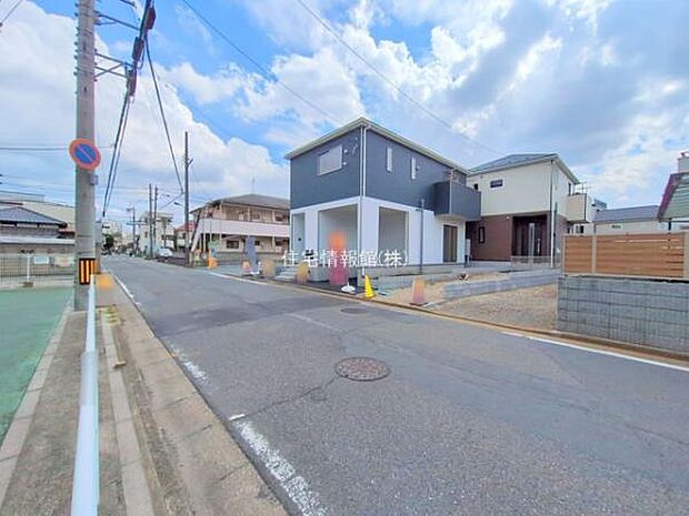 前面道路を含めた現地写真です。