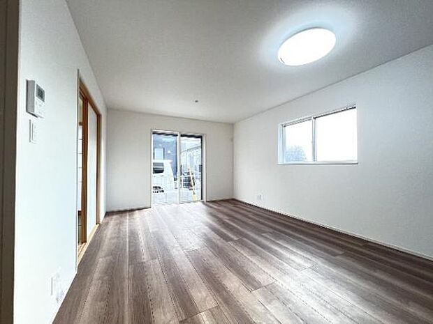 暖かな日差しが差し込むリビングダイニングです。