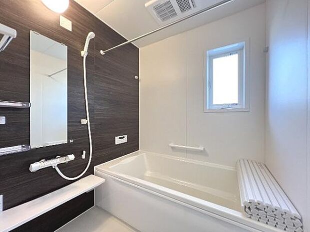 スタイリッシュな浴室で1日の疲れをゆったり癒されるのもいいですね。