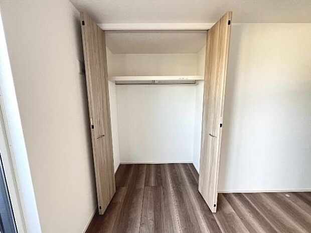 中の物を確認しやすく、取り出しやすい収納スペース。お部屋を広々とお使いいただけます。