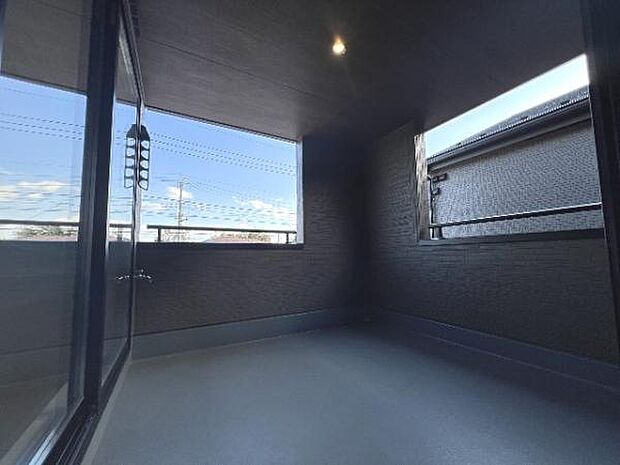 ルーフバルコニーは開放感があり、洗濯物を干すだけでなく、ご家族に合わせた楽しみ方ができますね。