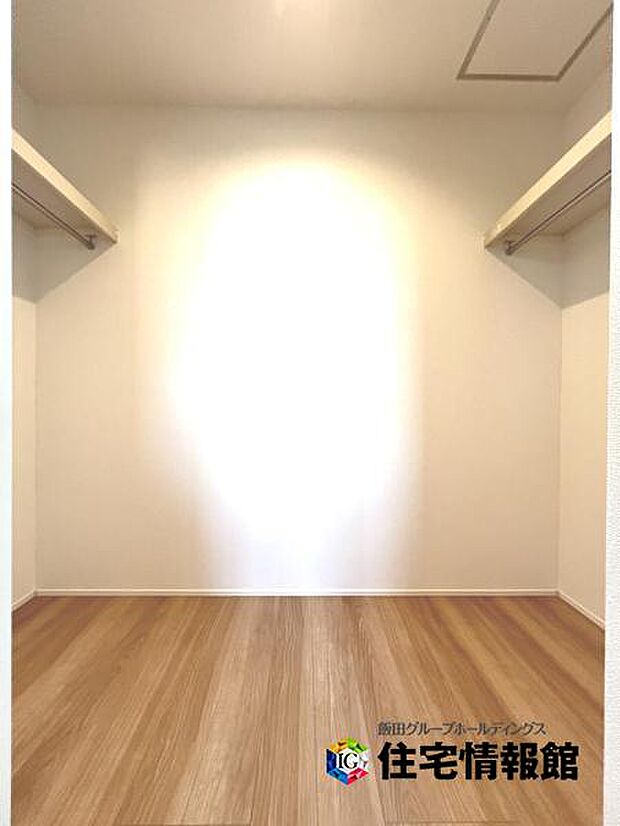 ウォークインクローゼットがあり収納スペースも豊富。季節物もスッキリ片付きそうです。