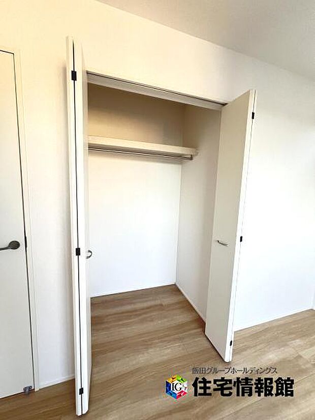 いつでもお部屋をスッキリお使い頂ける収納スペースを設置。