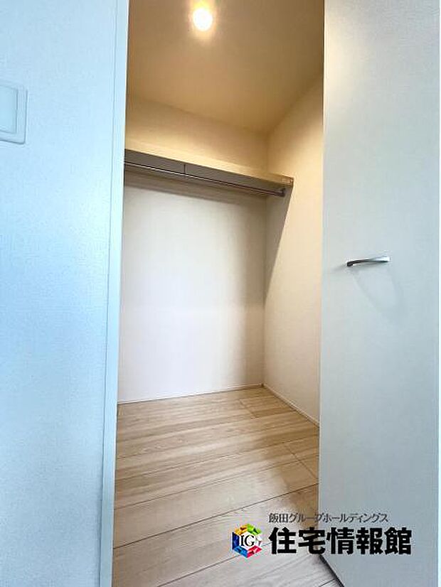 ウォークインクローゼットがあり収納スペースも豊富。季節物もスッキリ片付きそうです。