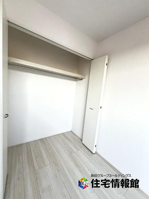 いつでもお部屋をスッキリお使い頂ける収納スペースを設置。