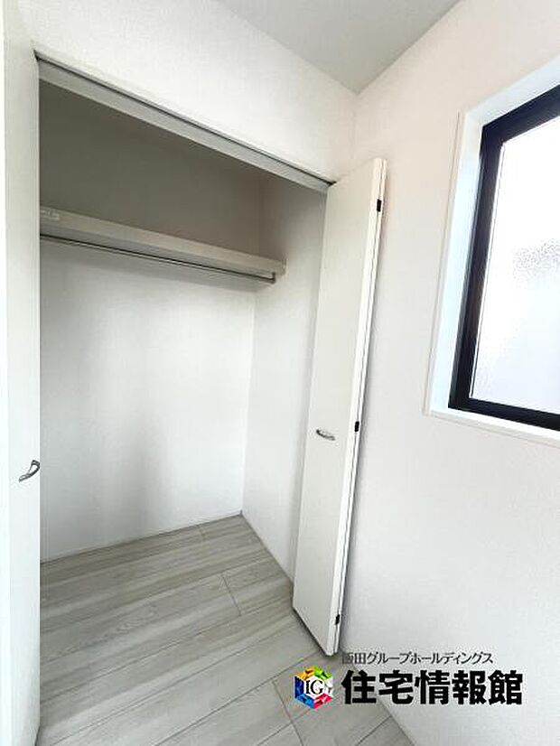 いつでもお部屋をスッキリお使い頂ける収納スペースを設置。