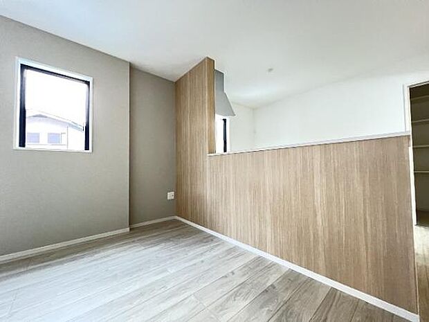 落ち着きのある雰囲気のダイニングスペースです。