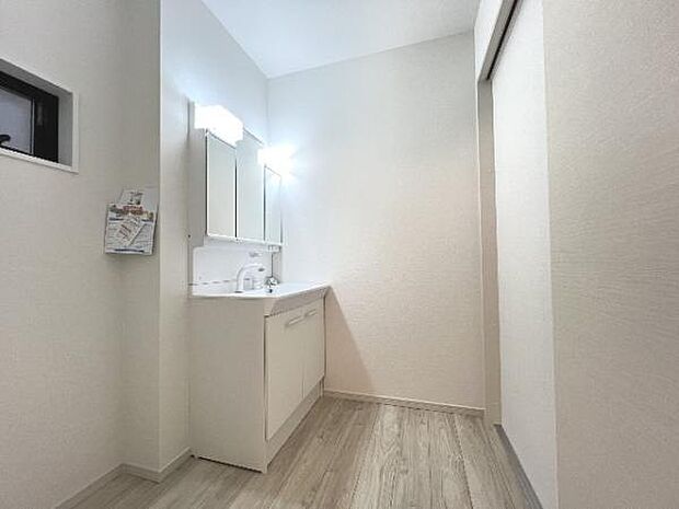 快適で清潔感がある脱衣スペースです。