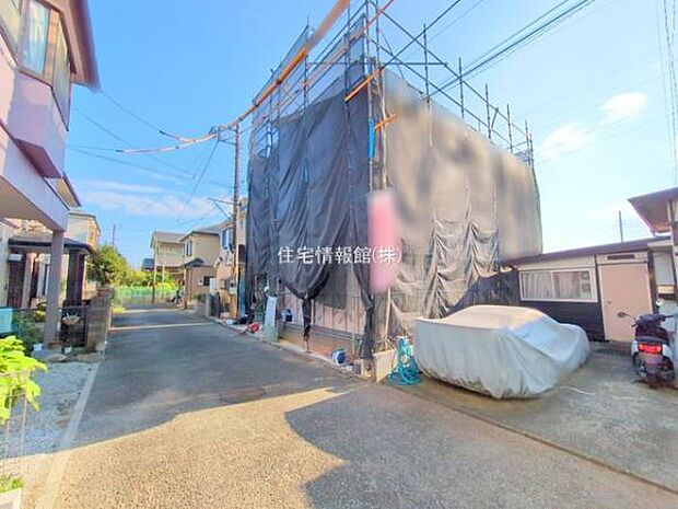 前面道路を含めた現地写真です。