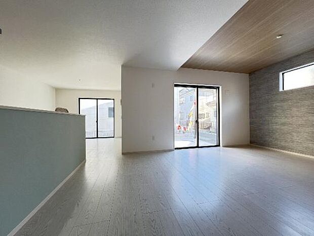 リビングダイニングになります。ご家族そろっての素敵な空間になりそうですね。