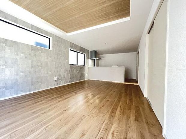 明るい日差しが入る風通しの良いリビングです。