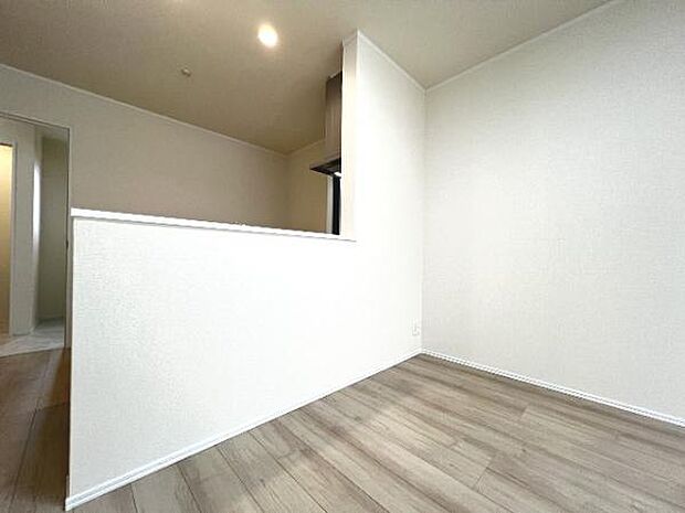 ご家族でゆったり食事が楽しめるダイニングスペースです。