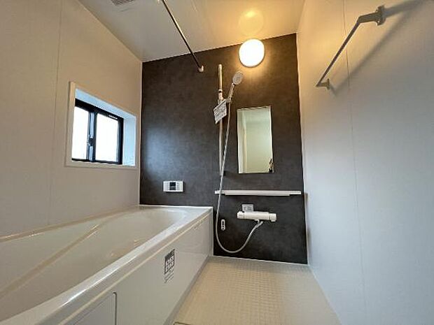 スタイリッシュな浴室で1日の疲れをゆったり癒されるのもいいですね。