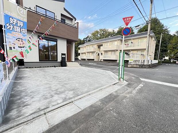 駐車場ももちろん完備しておりますのでお車所有の方にも心強いです。