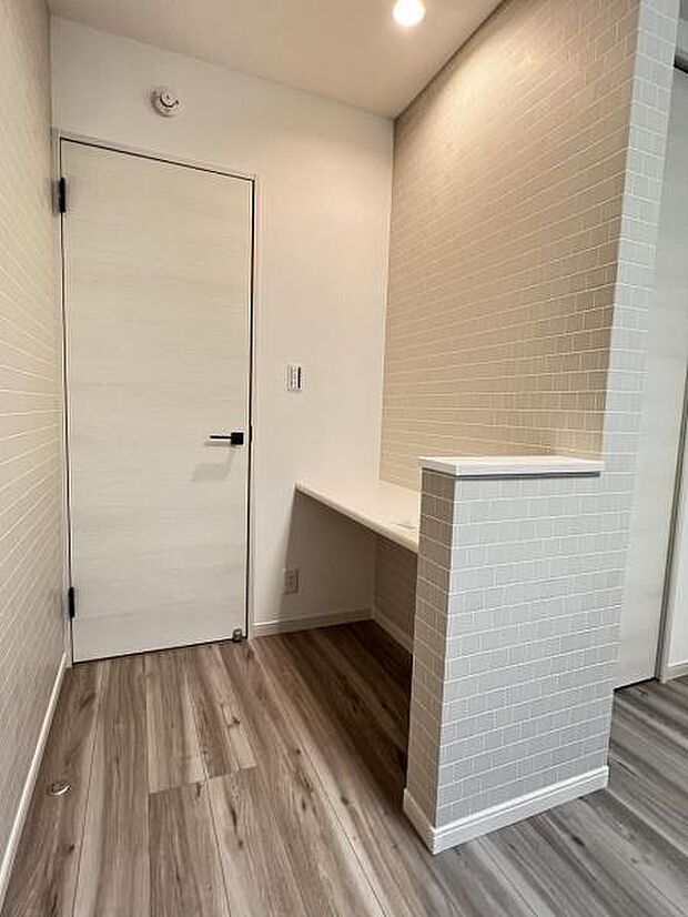 収納が備わっており、子供部屋や在宅ワークスペース等にもおすすめです。