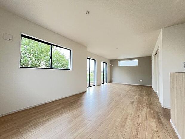 リビングダイニングになります。ご家族そろっての素敵な空間になりそうですね。