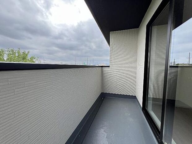 お洗濯ものを気持ち良く太陽の光で干せるのが嬉しいですね。