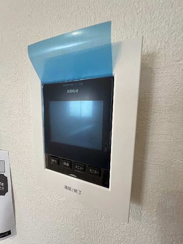 訪問者が一目で分かるTVモニタ付きインターフォンを装備した心強さも魅力なお住まいです。