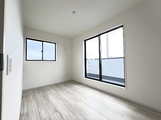 バルコニーに面していないので小さなお子様のお部屋としても安心です。