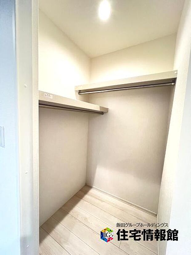 多趣味のご家族にも嬉しいウォークインクロゼット。