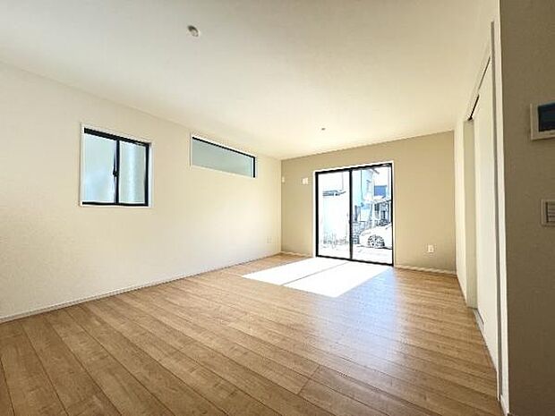 家族とゆったり時間を過ごせるリビングダイニング。