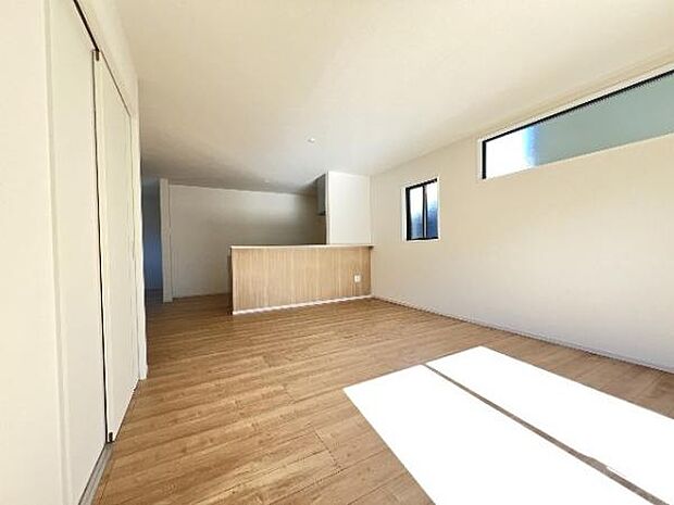 ご家族みんながゆったりくつろげる広々リビングです。