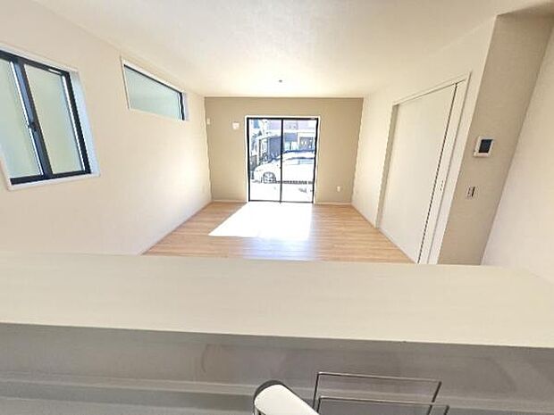 キッチンからリビングが見渡せ、お料理中もご家族の様子を見守れます