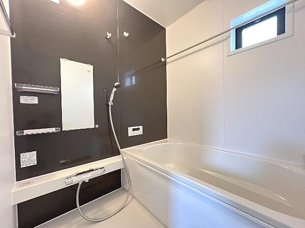 スタイリッシュな浴室で1日の疲れをゆったり癒されるのもいいですね。