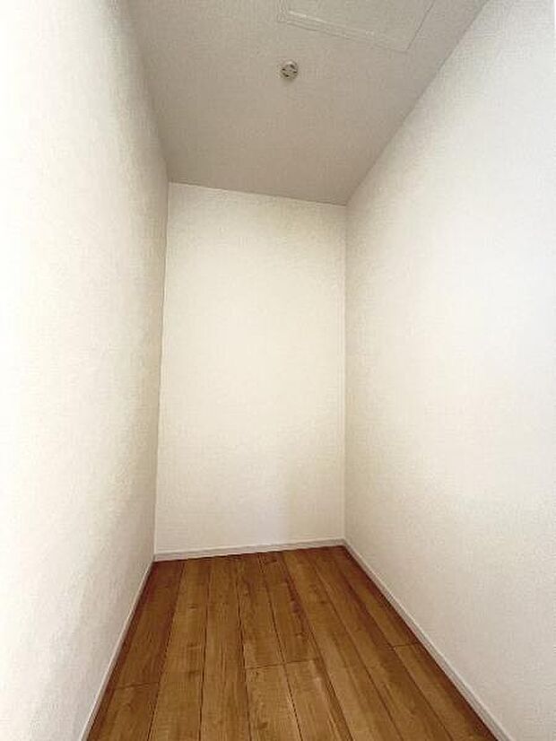 ウォークインクローゼット付きで収納も豊富。お部屋のスペースを有効的に使えそうですね。