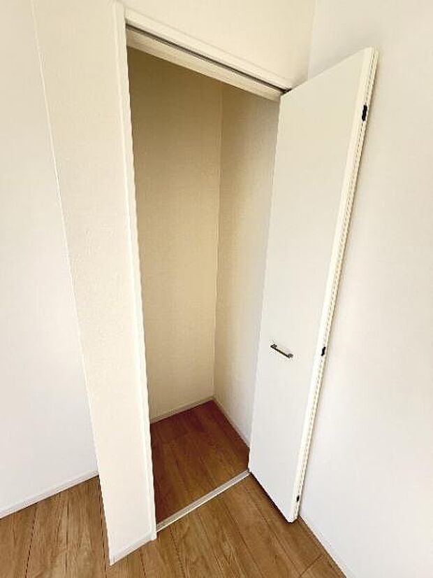 2階洋室の収納です。