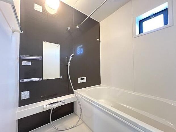 スタイリッシュな浴室で1日の疲れをゆったり癒されるのもいいですね。