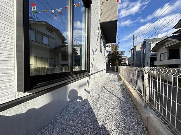 お庭スペースは、ガーデニングやお子様との外遊びなど多彩な用途でお楽しみいただけます。