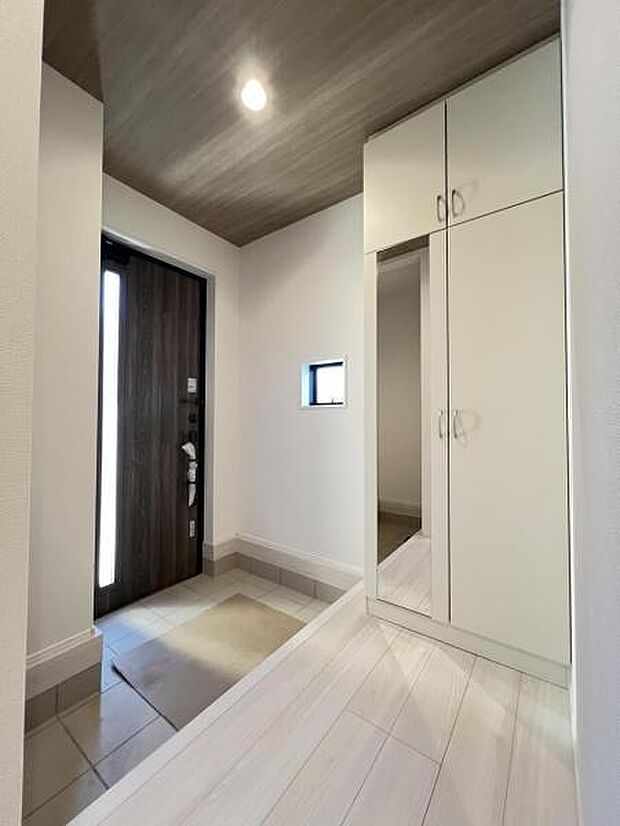 いつも気持ちよくご家族を迎えられる玄関です。