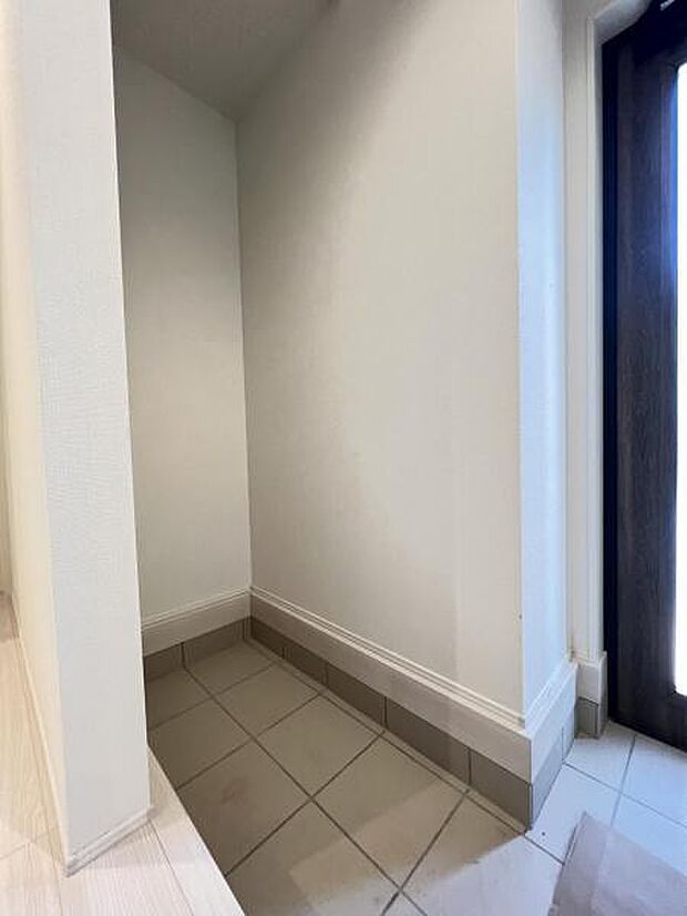 玄関がいつも片づくシューズインクローゼットがあります。