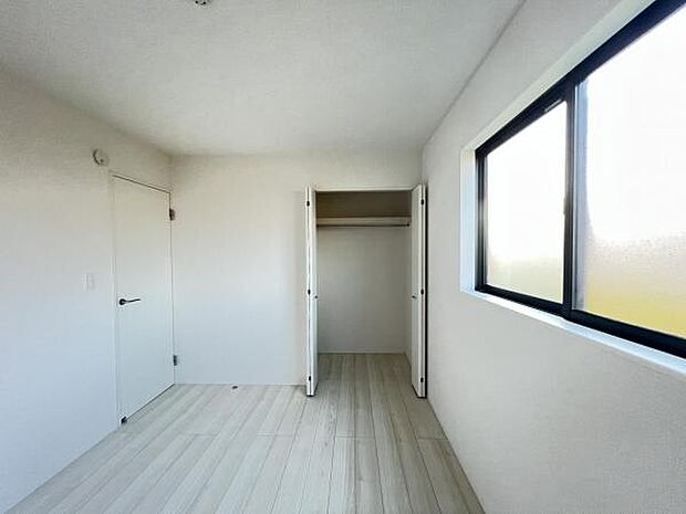 いつでもお部屋をスッキリお使い頂ける収納スペースを設置。