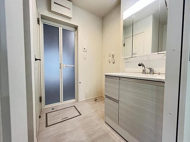 脱衣所は小さなお子様がいるご家庭にも重宝されます。