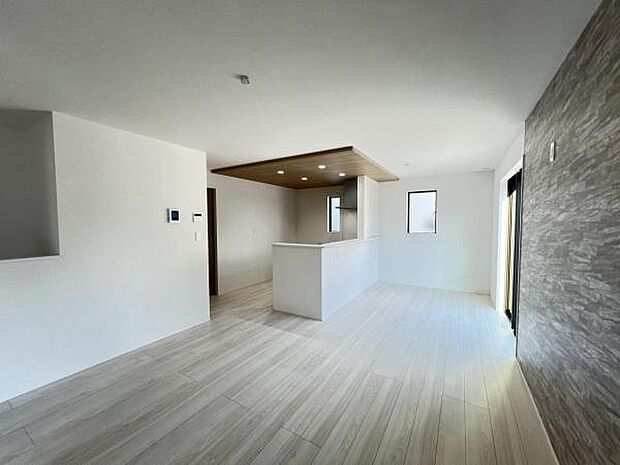 リビングダイニングになります。ご家族そろっての素敵な空間になりそうですね。