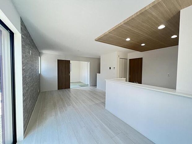 リビングダイニングになります。ご家族そろっての素敵な空間になりそうですね。