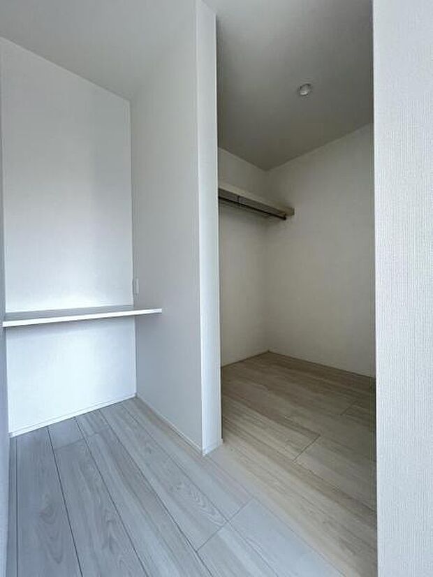 ウォークインクローゼットがあり収納スペースも豊富。季節物もスッキリ片付きそうです。