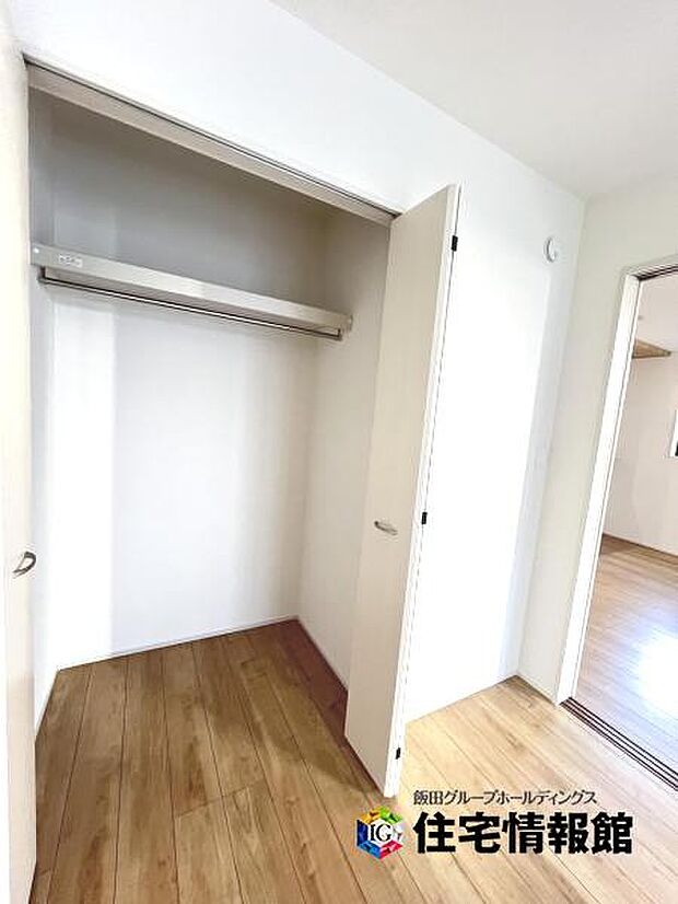 いつでもお部屋をスッキリお使い頂ける収納スペースを設置。