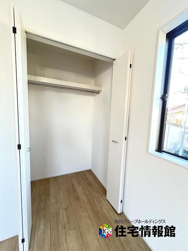 いつでもお部屋をスッキリお使い頂ける収納スペースを設置。