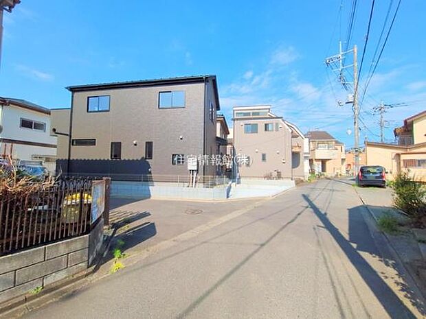 前面道路を含めた現地写真です。